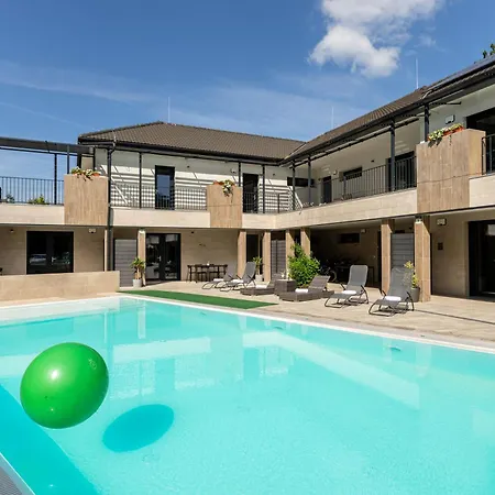 شقة فندقية Balaton Flow 4*