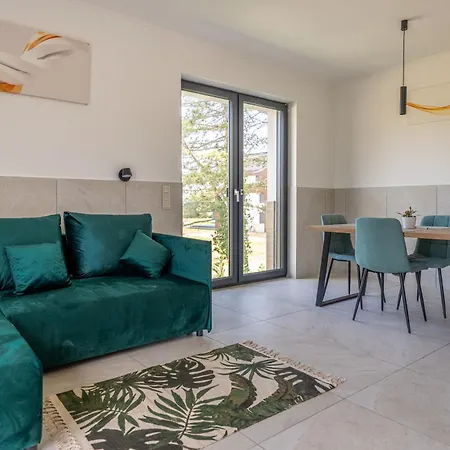 Balaton Flow شقة فندقية 4*