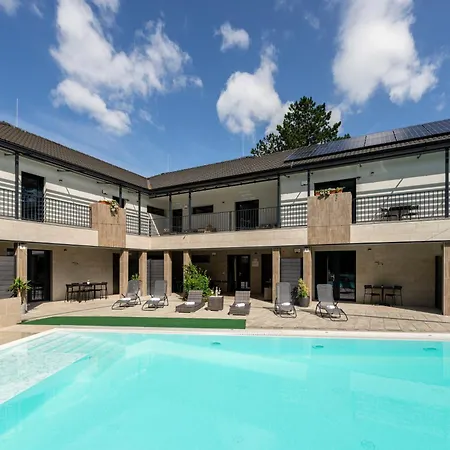 شقة فندقية Balaton Flow 4*