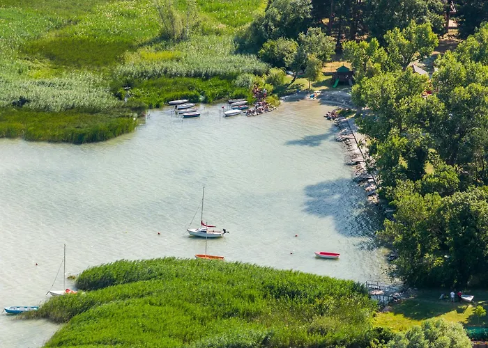 מלון דירות Balaton Flow 4*